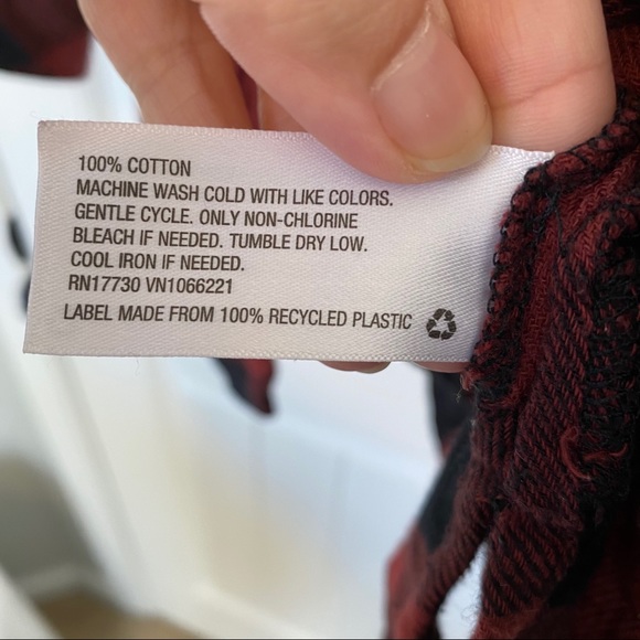 💋SOLD💋Liz Lange Maternity Red Plaid Long Sleeve Top LG - Picture 5 of 6